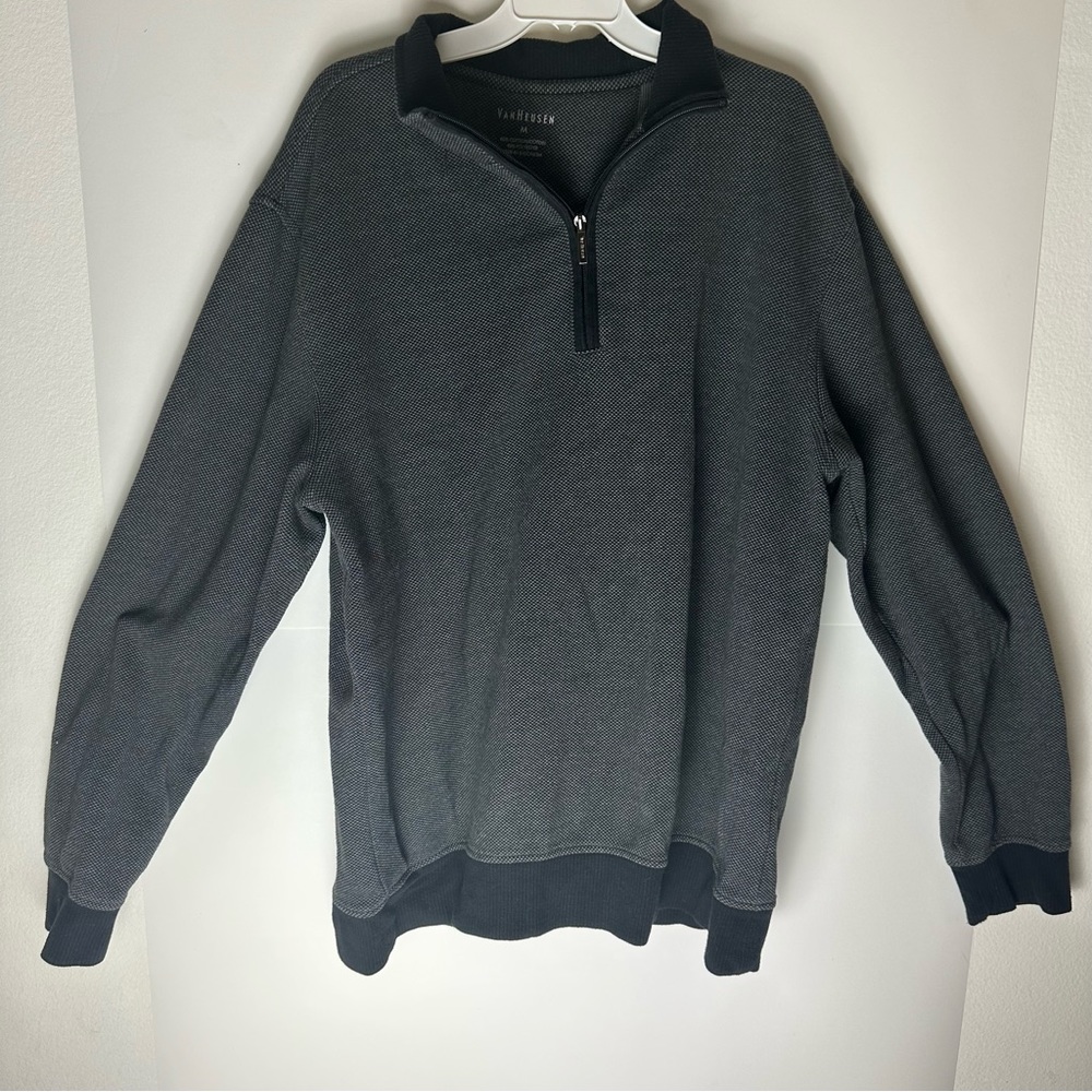 Men’s Gray Van Heusen Fleece Pullover with black trim, Size M